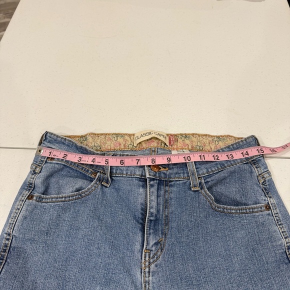 Levi's Classic Capris Medium Wash Cropped Jeans 5-pocket Women's Size 8 - Picture 6 of 13
